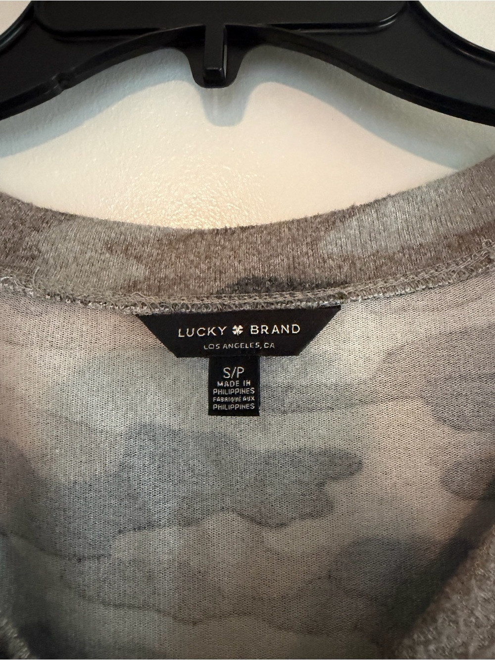 Lucky Brand Camo V-Neck Long Sleeve Knit Top Size Small Soft Casual Pullover - Picture 4 of 4